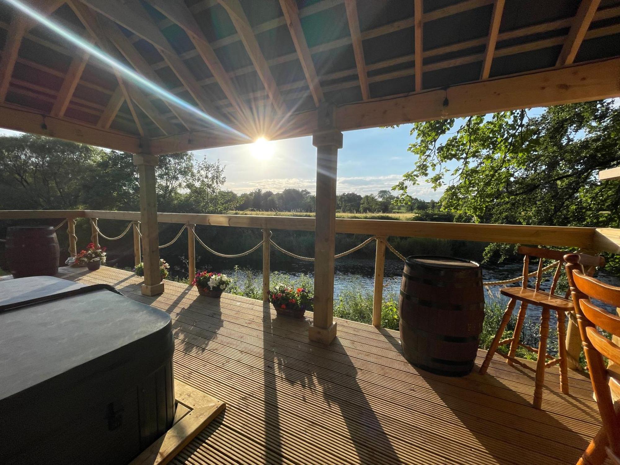Luxury Accommodation In County Antrim With Riverside Hot Tub Kells Dış mekan fotoğraf